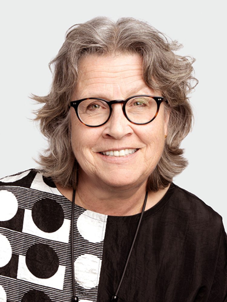 Woman with glasses and a abstract black and white blouse